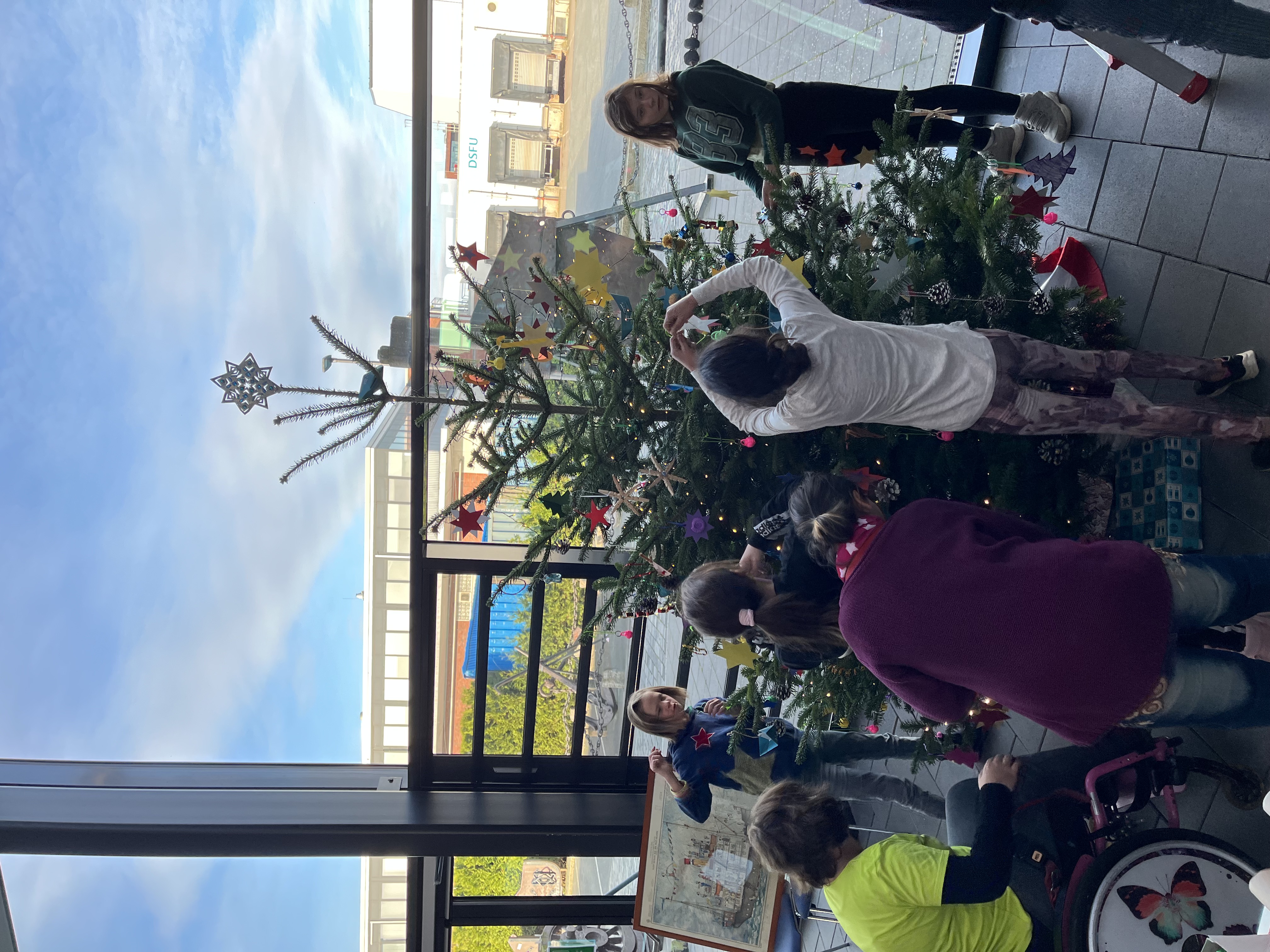 Weihnachtsbaumschmücken