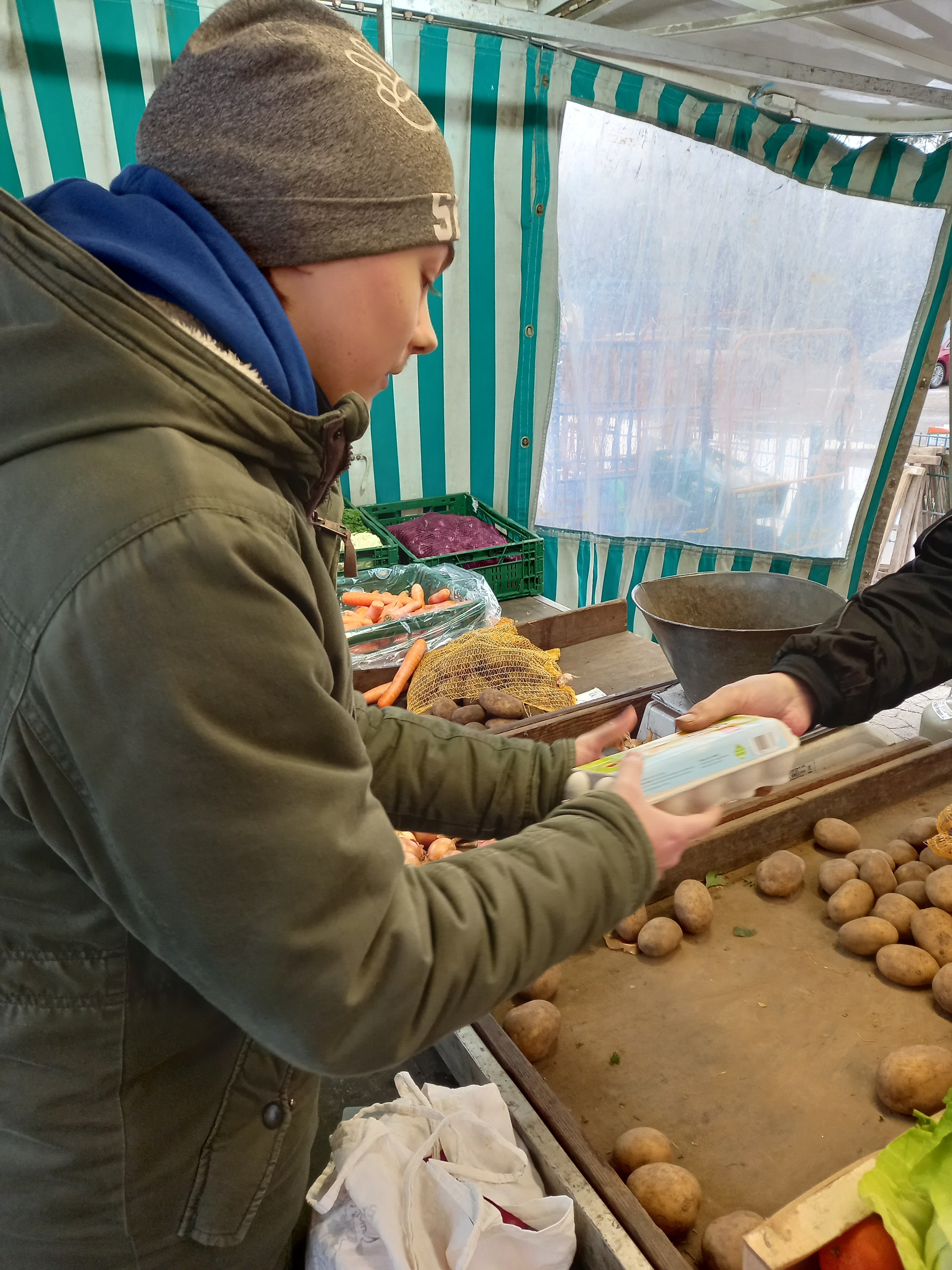 Projekt Projekt „Kochen mit regionalen und saisonalen Zutaten“ der Schule am Meer Projekt Projekt „Kochen mit regionalen und saisonalen Zutaten“ der Schule am Meer