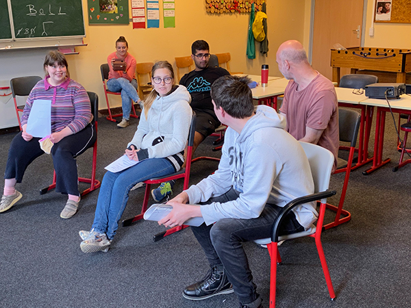 Vorbereitung der Videokonferenz mit der Crew der  Vorbereitung der Videokonferenz mit der Crew der